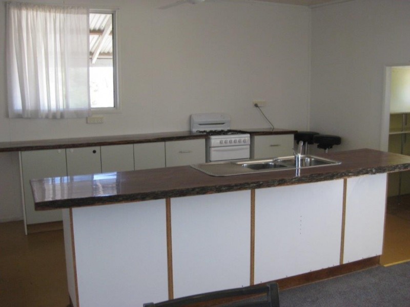 27 Wolsey Street, Taroom QLD 4420