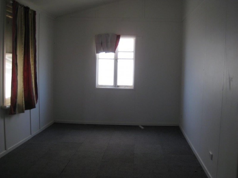 27 Wolsey Street, Taroom QLD 4420