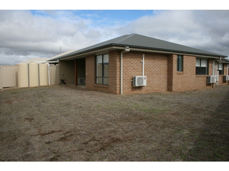 10 DOGWOOD COURT, Miles QLD 4415