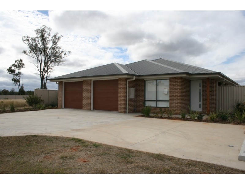 10 DOGWOOD COURT, Miles QLD 4415