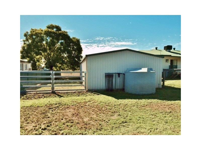 94 Robert Street, Surat QLD 4417