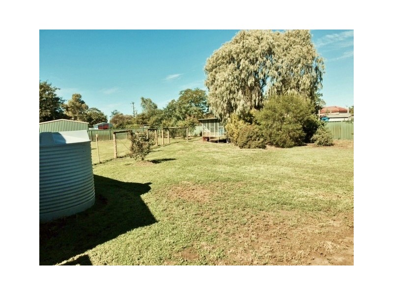 94 Robert Street, Surat QLD 4417