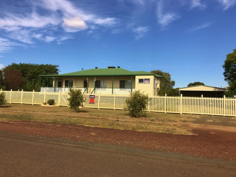 94 Robert Street, Surat QLD 4417