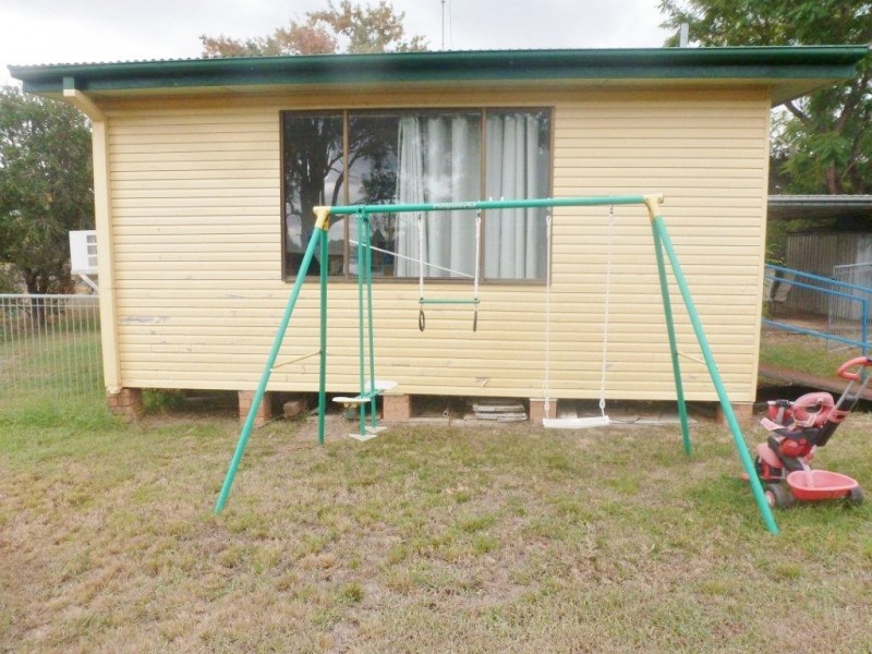 42 William Street, Surat QLD 4417