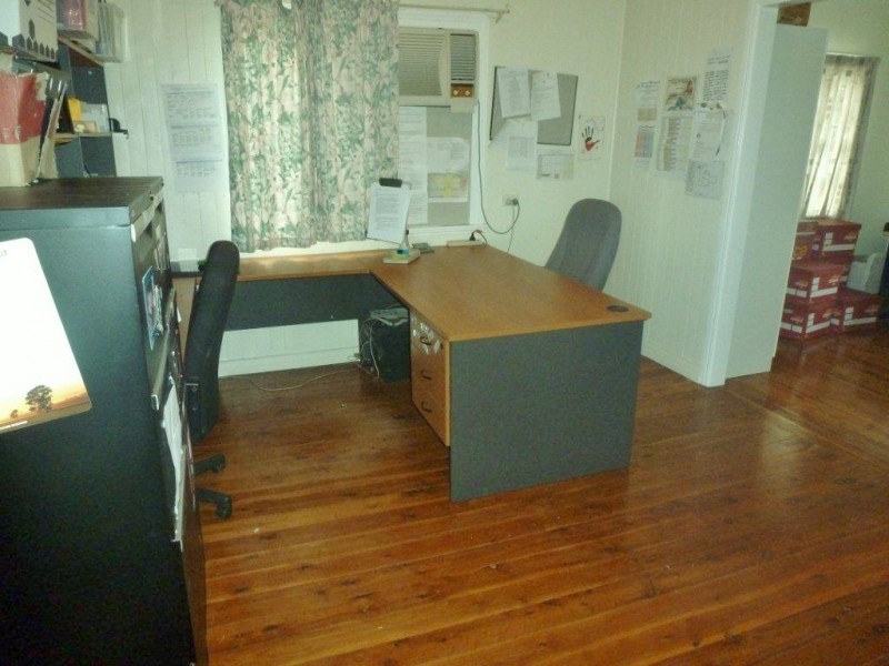 42 William Street, Surat QLD 4417