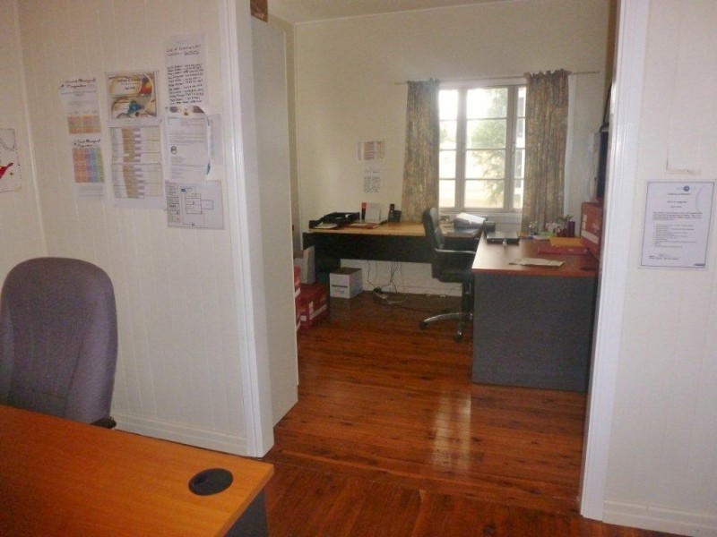 42 William Street, Surat QLD 4417