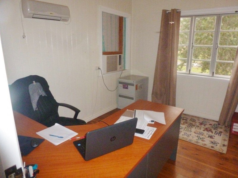 42 William Street, Surat QLD 4417