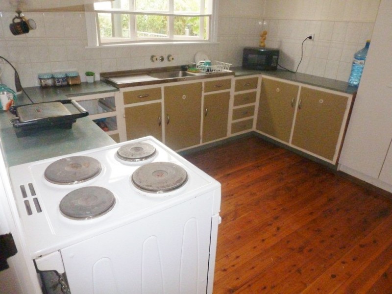 42 William Street, Surat QLD 4417