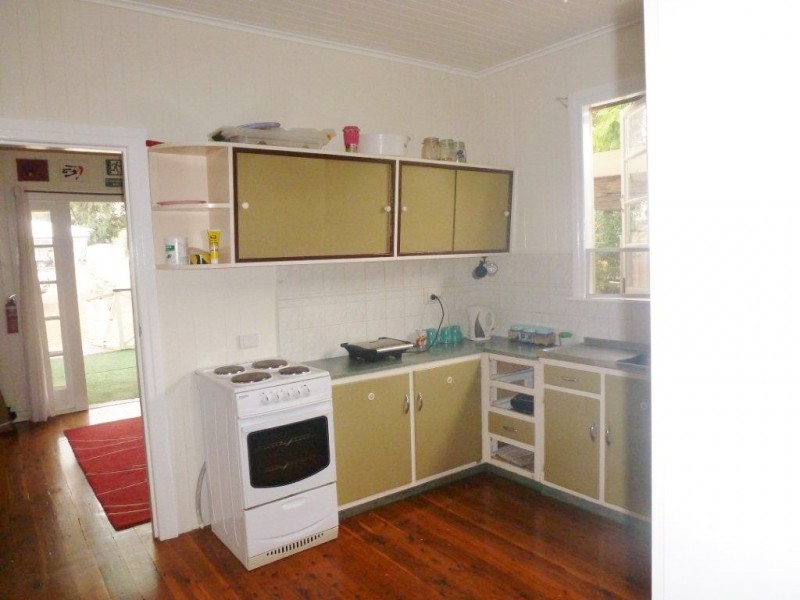 42 William Street, Surat QLD 4417