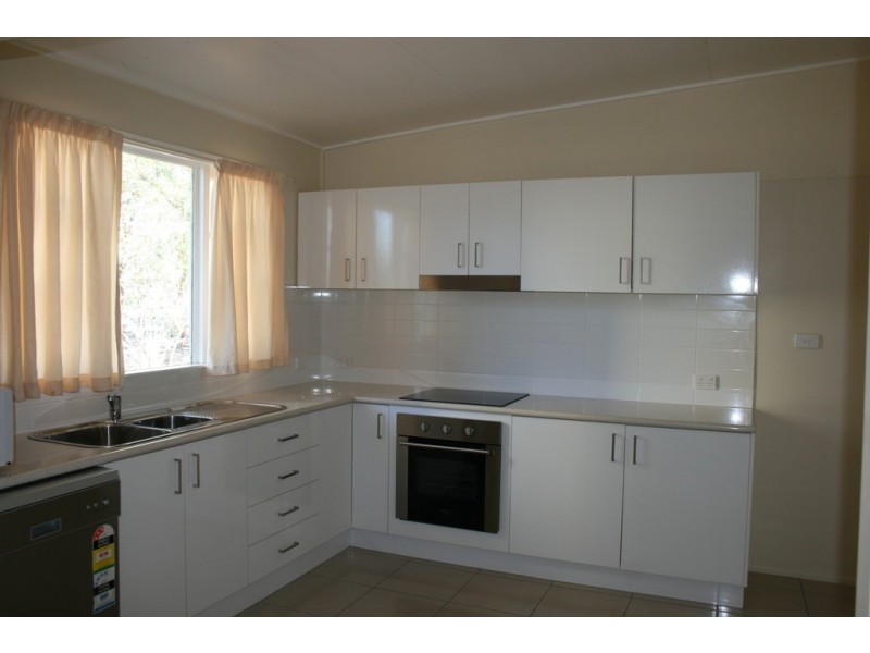 2/15 Eleanor Street, Miles QLD 4415