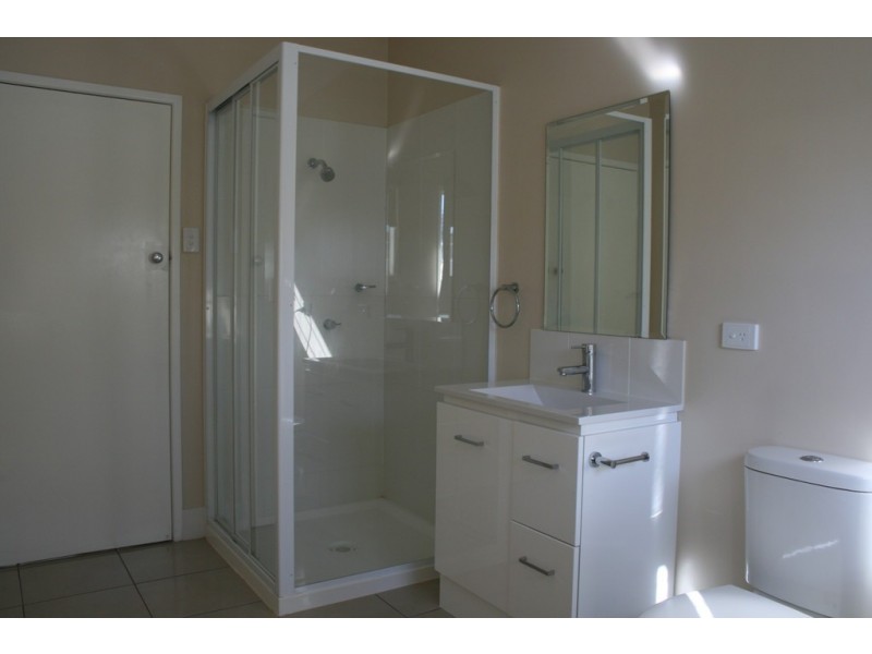 2/15 Eleanor Street, Miles QLD 4415