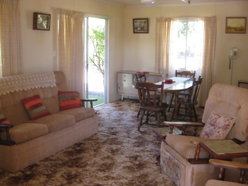 38 Hutton Street, Taroom QLD 4420