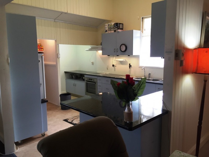 10 Robinson Street, Warra QLD 4411