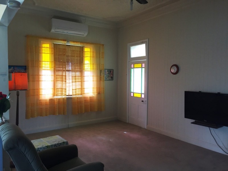 10 Robinson Street, Warra QLD 4411