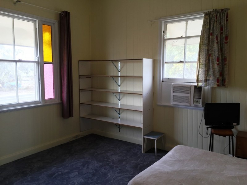 10 Robinson Street, Warra QLD 4411