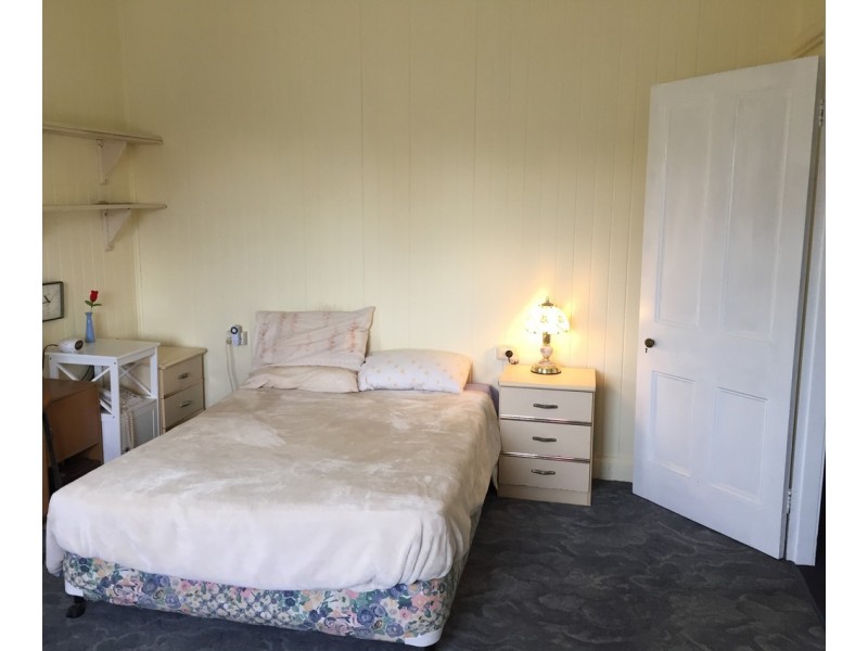 10 Robinson Street, Warra QLD 4411