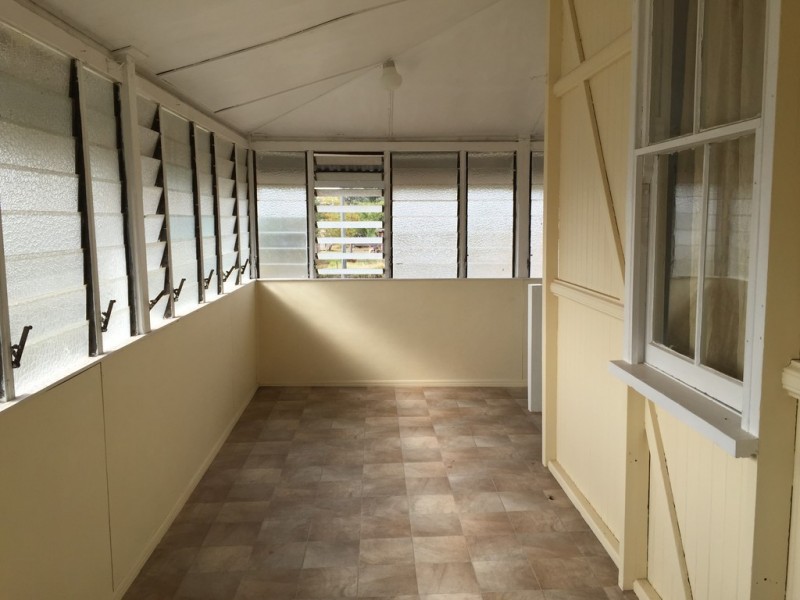 10 Robinson Street, Warra QLD 4411