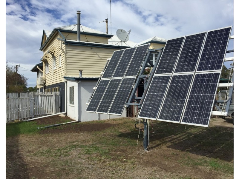 10 Robinson Street, Warra QLD 4411