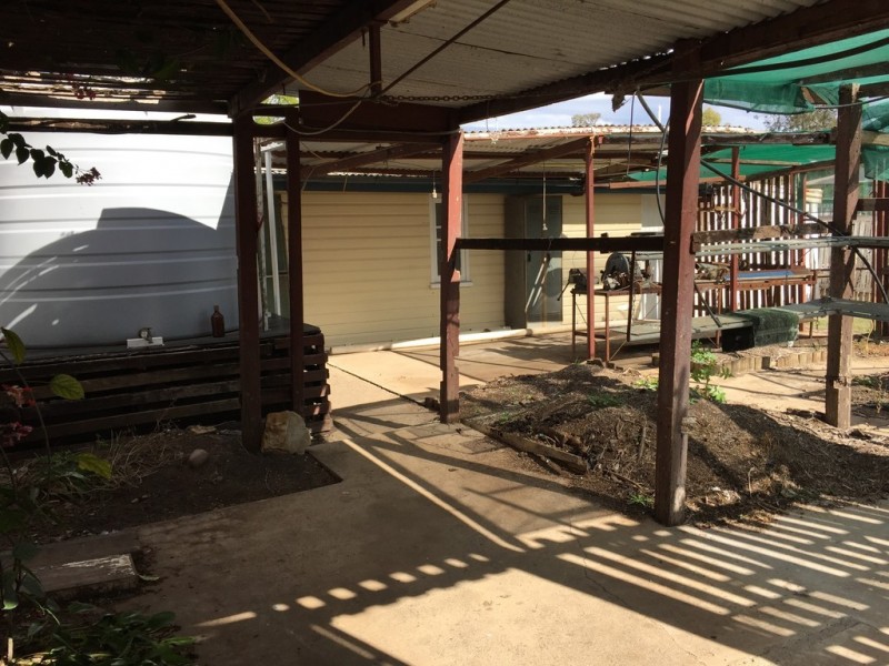 10 Robinson Street, Warra QLD 4411