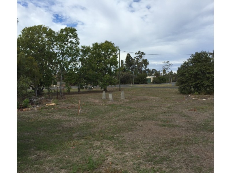 10 Robinson Street, Warra QLD 4411