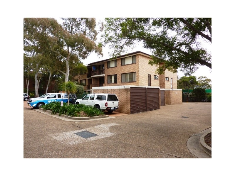 8/125 Oak, Kirrawee NSW 2232