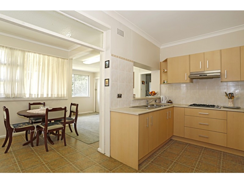 18 Erang Ave, Kirrawee NSW 2232