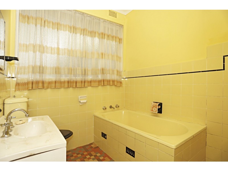 18 Erang Ave, Kirrawee NSW 2232