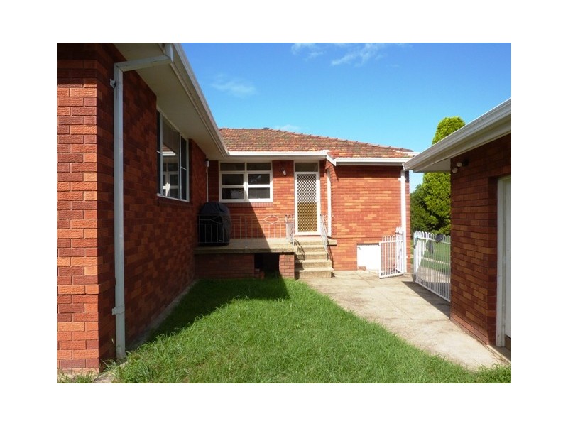 3 Flat Balgang Avenue, Kirrawee NSW 2232