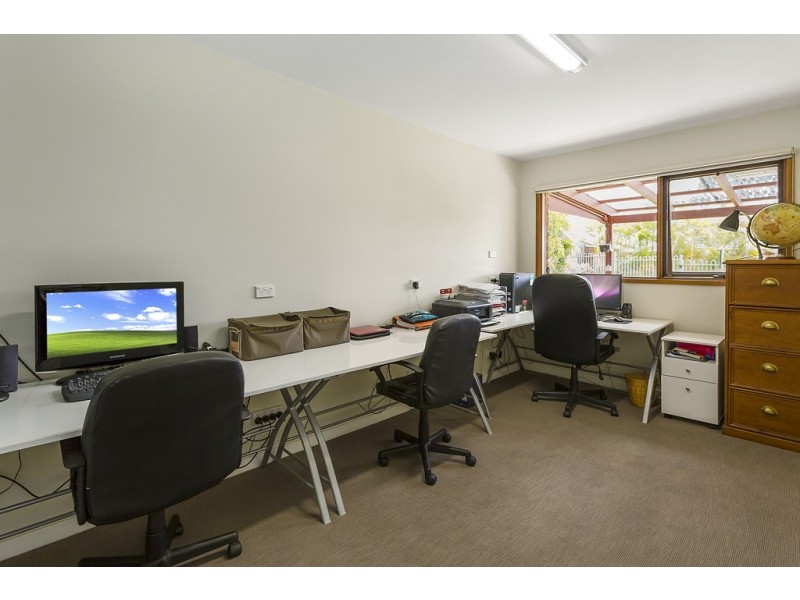 10 Tea Tree Place, Kirrawee NSW 2232