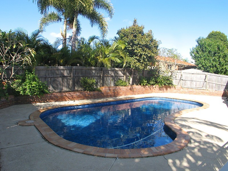 3 Elsemore Crt, Carrara QLD 4211
