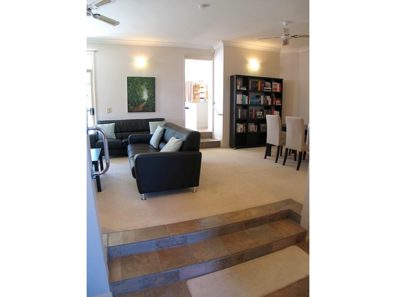 3 Elsemore Crt, Carrara QLD 4211