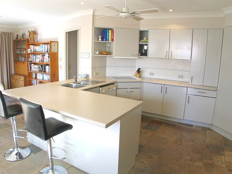 3 Elsemore Crt, Carrara QLD 4211