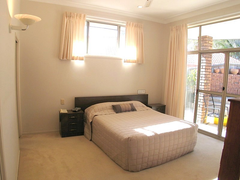 3 Elsemore Crt, Carrara QLD 4211
