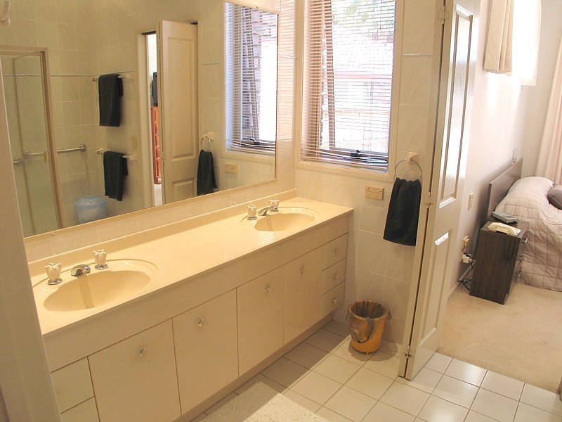 3 Elsemore Crt, Carrara QLD 4211