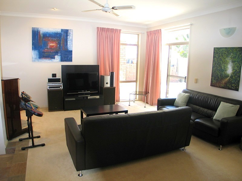 3 Elsemore Crt, Carrara QLD 4211