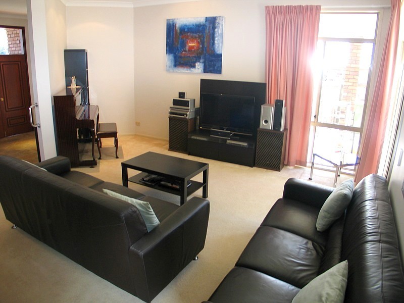 3 Elsemore Crt, Carrara QLD 4211