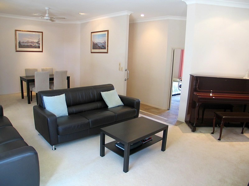 3 Elsemore Crt, Carrara QLD 4211
