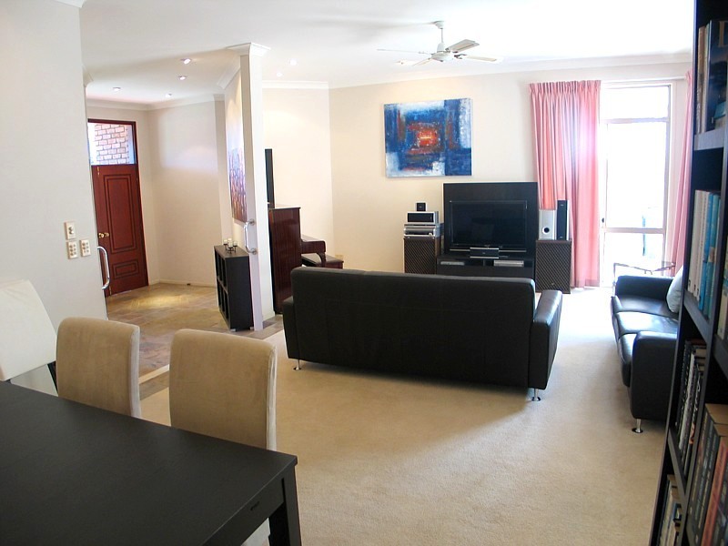 3 Elsemore Crt, Carrara QLD 4211