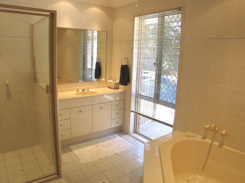 3 Elsemore Crt, Carrara QLD 4211