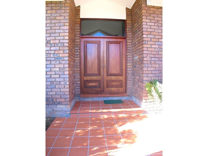 3 Elsemore Crt, Carrara QLD 4211
