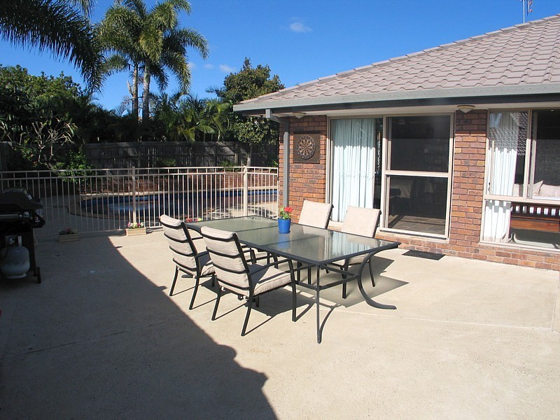 3 Elsemore Crt, Carrara QLD 4211