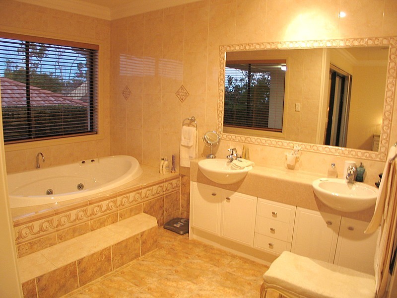 Highland Park QLD 4211