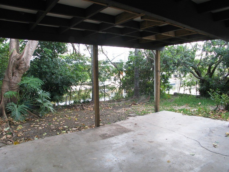 2 Ensenada Court, Broadbeach Waters QLD 4218