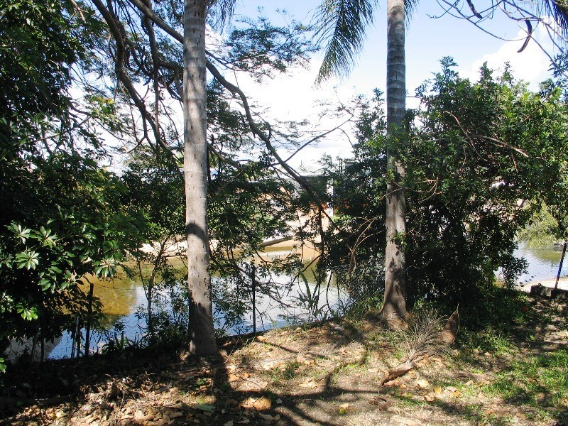 2 Ensenada Court, Broadbeach Waters QLD 4218