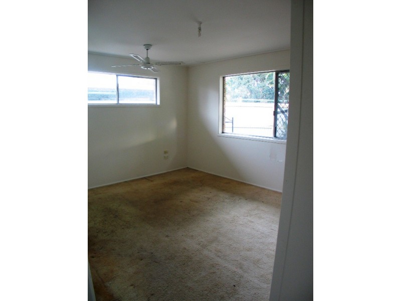 2 Ensenada Court, Broadbeach Waters QLD 4218