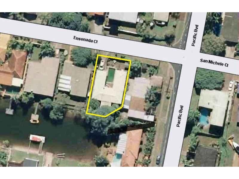 2 Ensenada Court, Broadbeach Waters QLD 4218