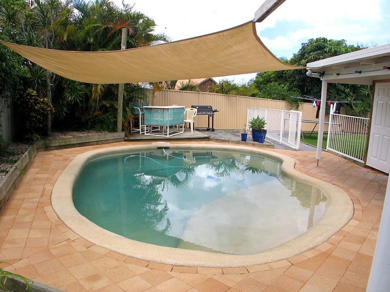 20 Bradstone Rd, Carrara QLD 4211