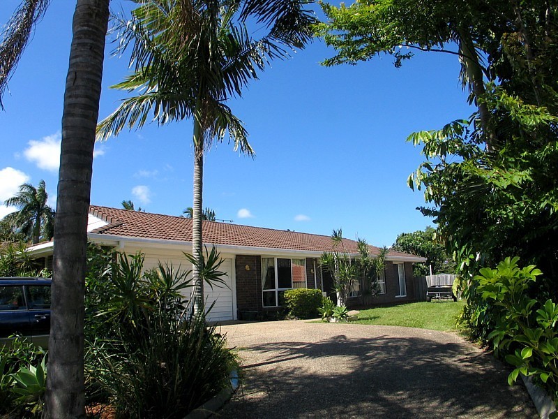 20 Bradstone Rd, Carrara QLD 4211