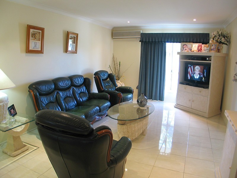 6 Kenley Ct, Carrara QLD 4211