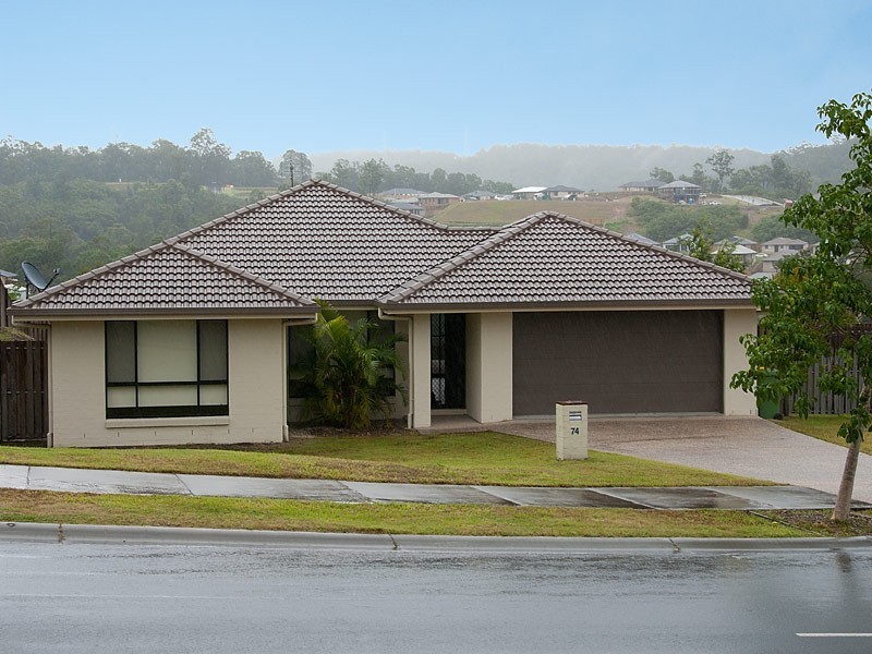 74 Harmsworth Road, Pacific Pines QLD 4211